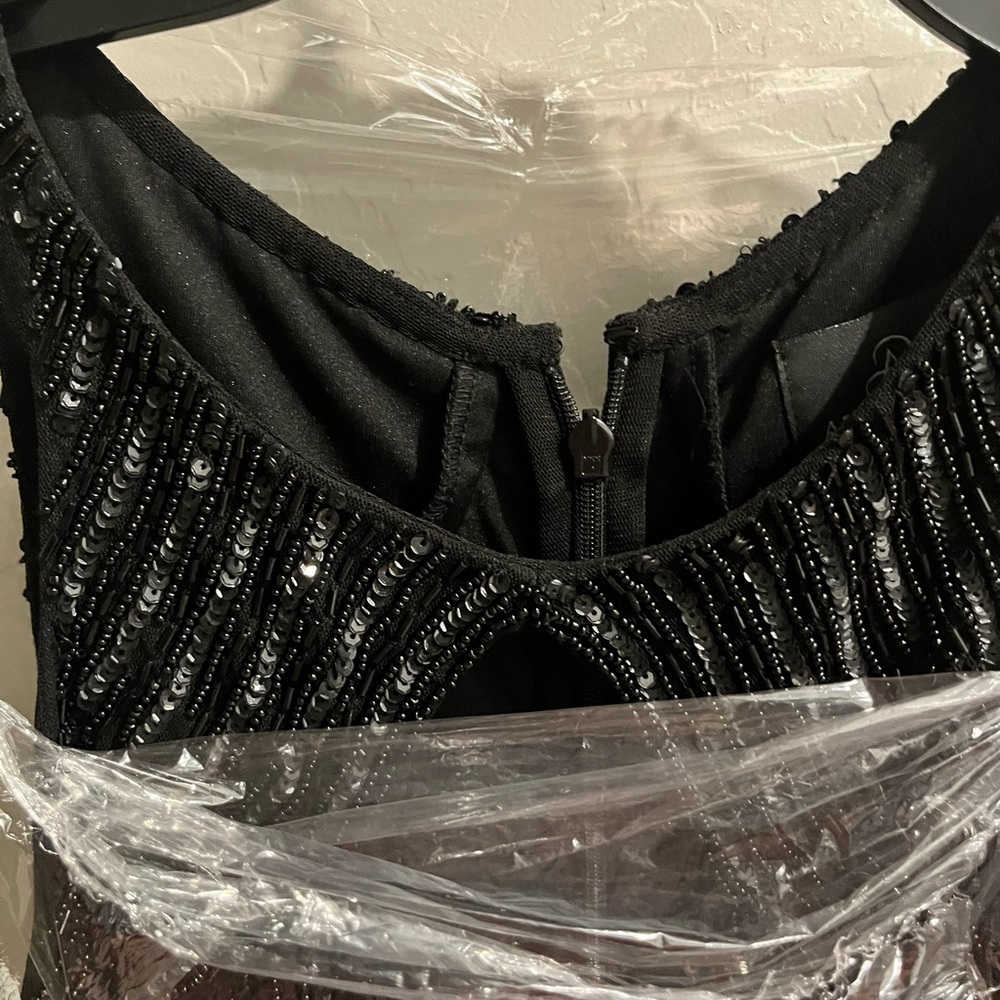 NWT Adrianna Papell Beaded Black Gown Size 16 - Picture 3 of 7